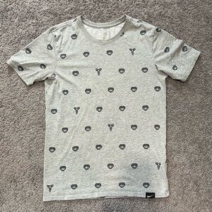 Nike KOBE BRYANT Light Gray MAMBA LOGO FANG Men's T-Shirt